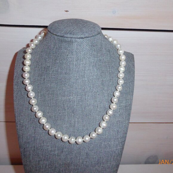 Freshwater Pearl Necklace- 17 Inches. 8 mm - Picture 5 of 8